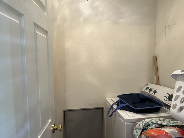 Laundry room - 6777 Colbert St