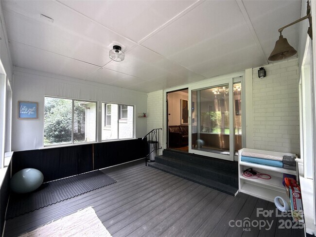 Building Photo - 1600 Paddock Cir