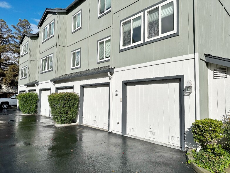 Building Photo - 680 Blackford Ct