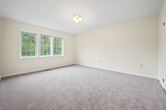 Building Photo - Elegant Tudor-Style Home in a Peaceful Oakton Setting