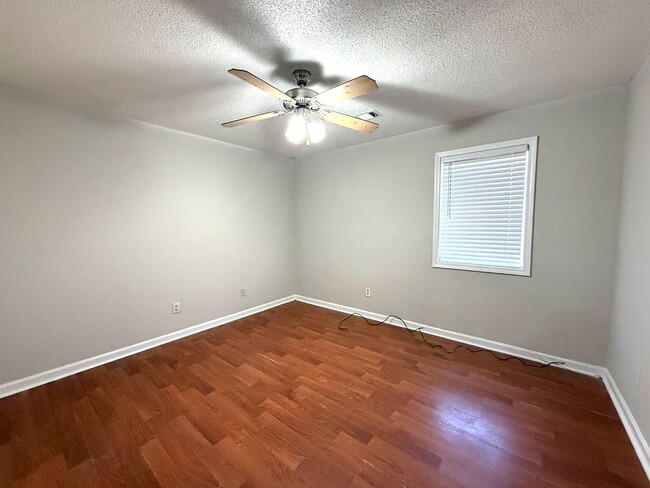 Building Photo - 4101 Hawthorne Cir