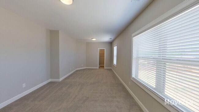 Building Photo - 1021 Silver Farm Rd