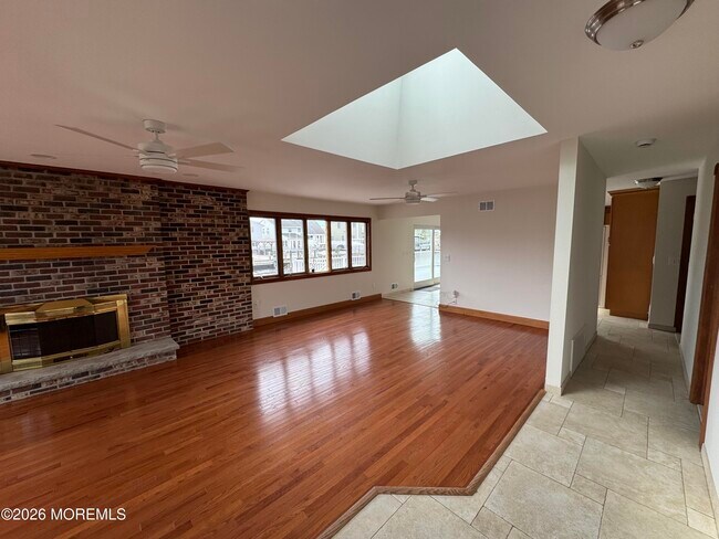 Building Photo - 31 Navarra Dr