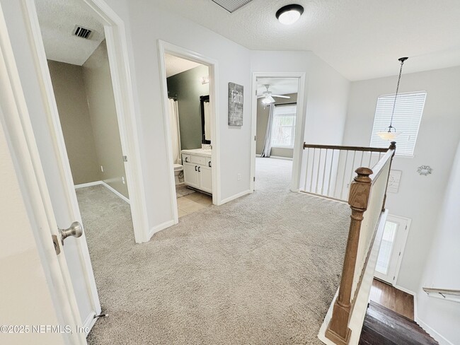 Building Photo - 5950 Round Table Rd