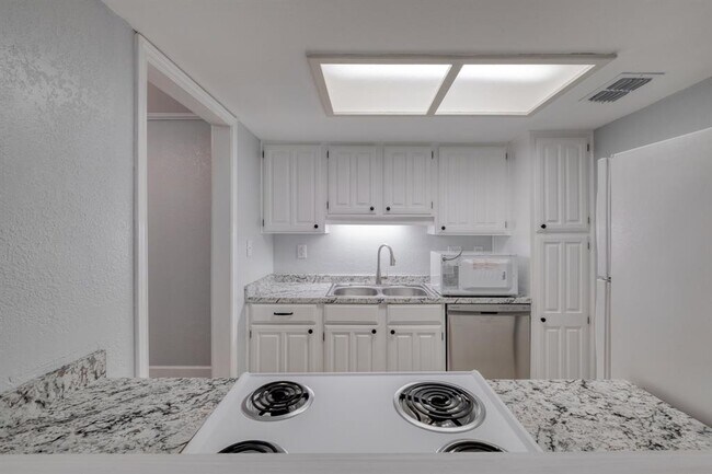 Building Photo - 8210 Bent Tree Rd