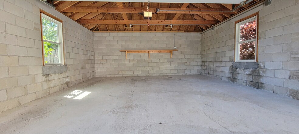 Building Photo - 70 Tufts St