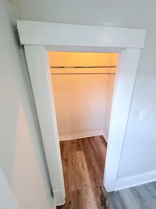 Building Photo - 3119 W 68th St