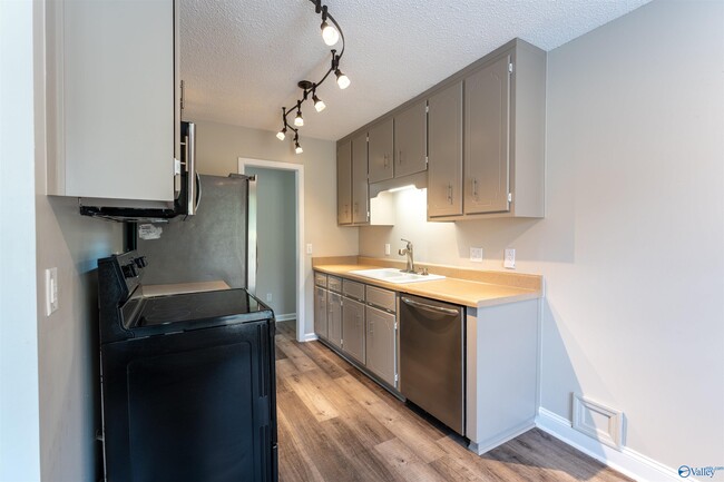 Building Photo - 107 Bridgestone Dr NE