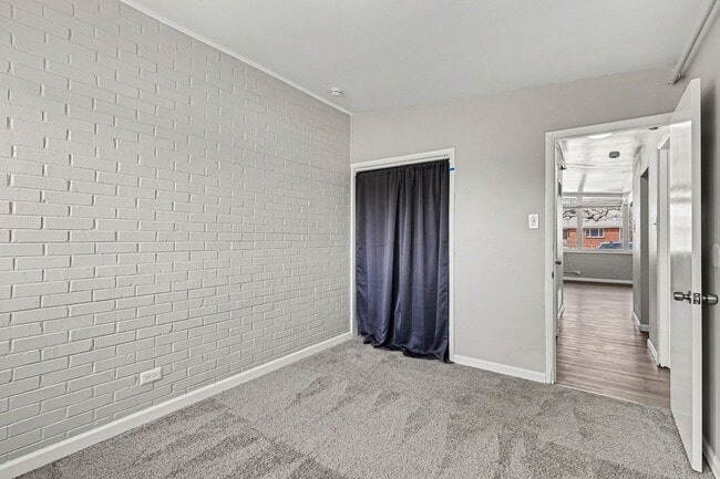 Building Photo - Newly Renovated 2Bed/1Bath Duplex in Park Hill