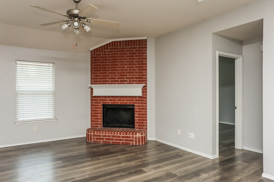 Building Photo - 433 Heritage Dr