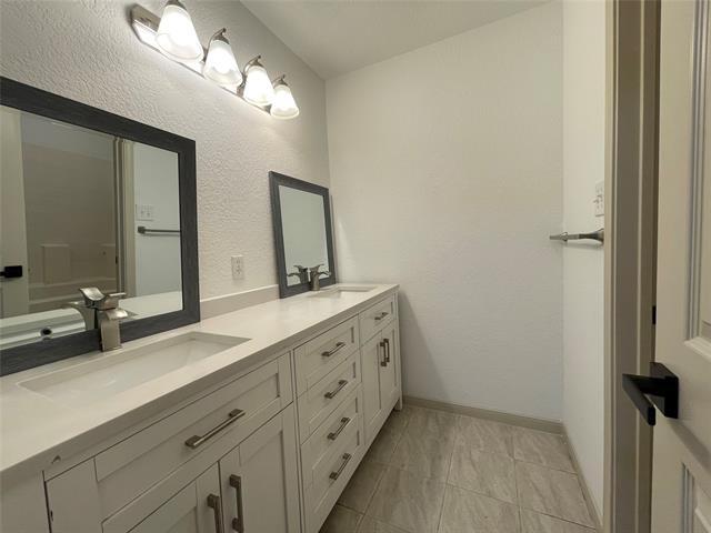 Building Photo - 6030 Bentwood Dr