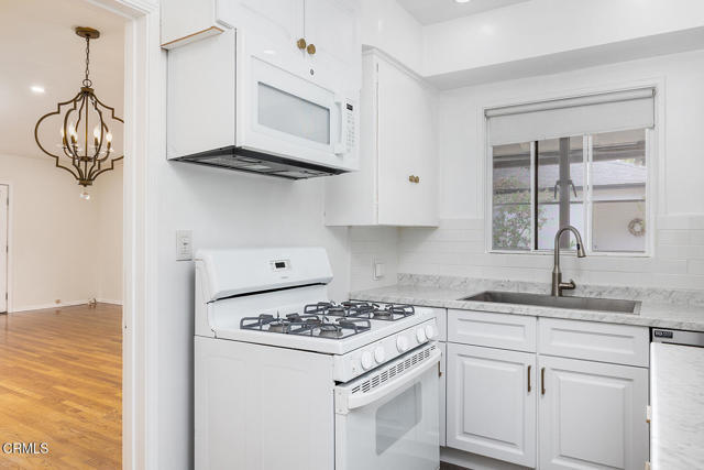 Building Photo - 1070 E Woodbury Rd