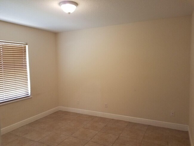 Building Photo - 3582 Tipperary Dr