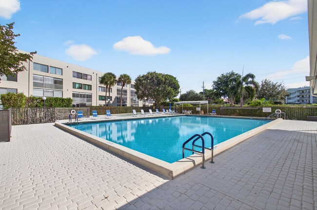 Building Photo - 3162 Via Poinciana