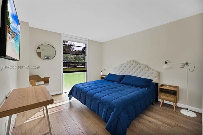 Building Photo - 3101 N Country Club Dr