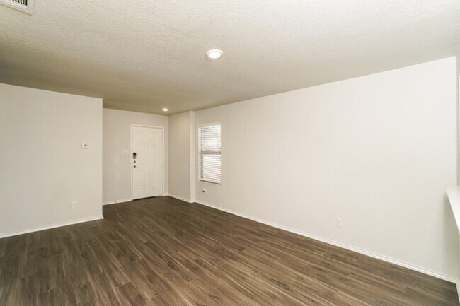 Building Photo - 8935 Bonnie Butler