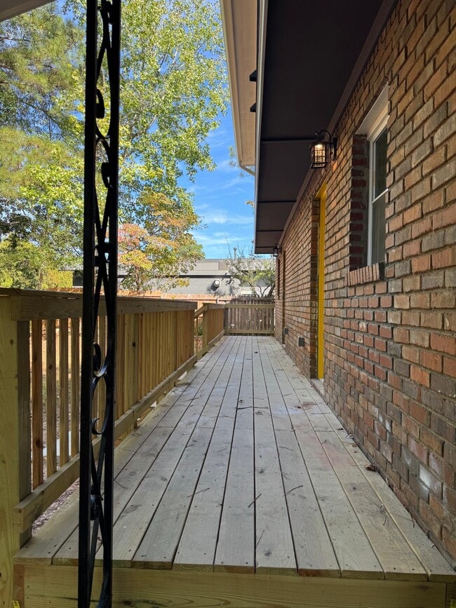 Building Photo - 2447 McAlpine Terrace