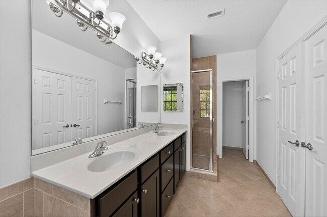 Building Photo - 10384 Wellington Parc Dr