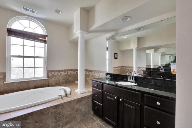 Building Photo - 8111 Alloway Ct