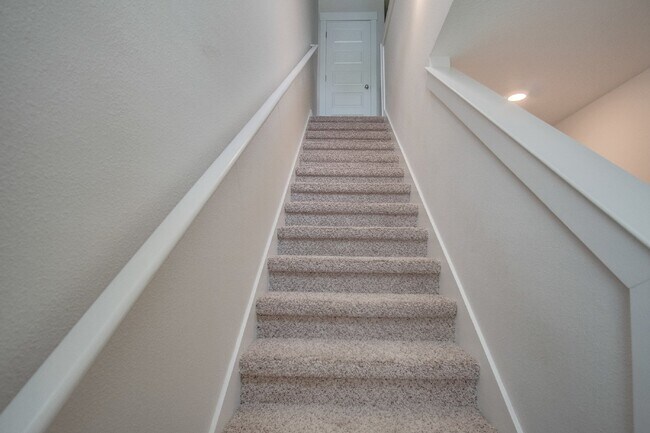 Building Photo - Spacious North Pensacola Townhome Featuring Modern Finishes, Granite Kitchen, Private Garage, Com...