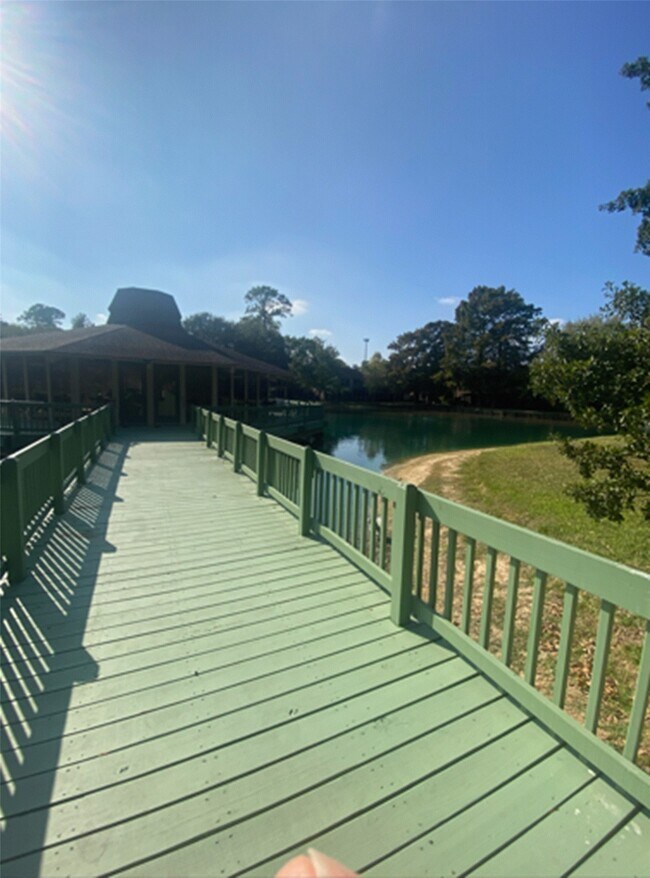 Building Photo - 179 Old Bridge Lake St