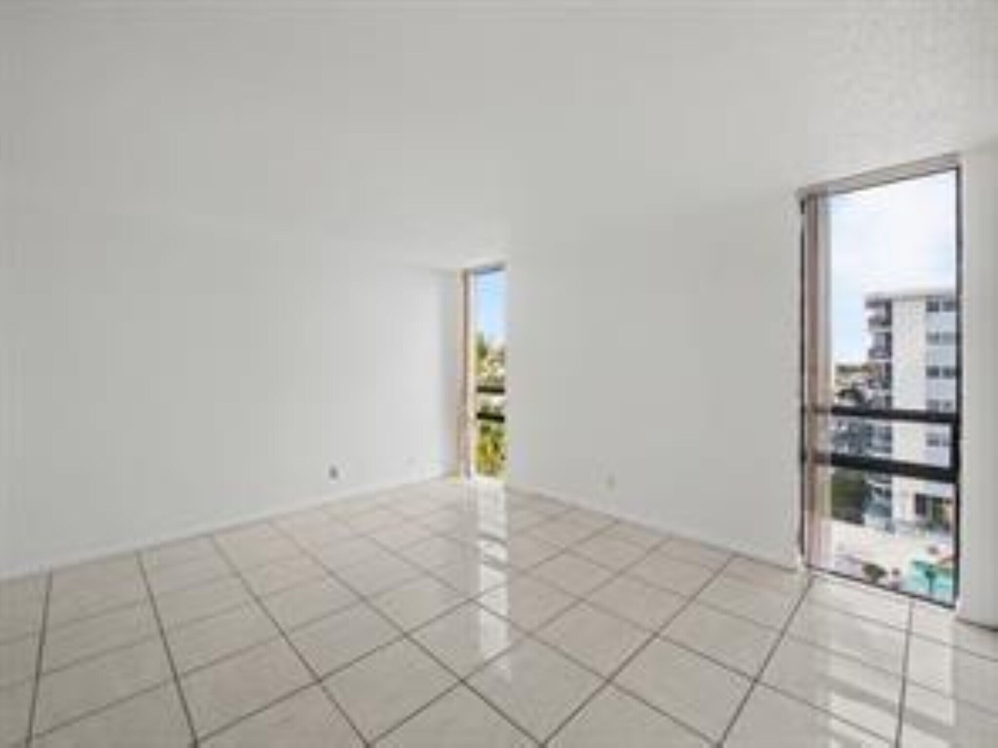 Building Photo - 4800 Bayview Dr