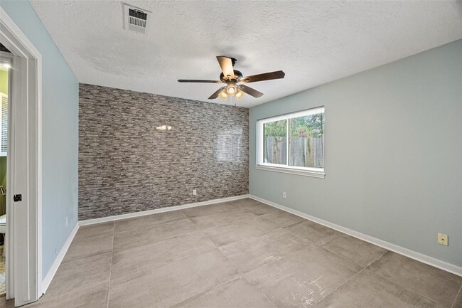 Building Photo - 10703 Cypresswood Dr