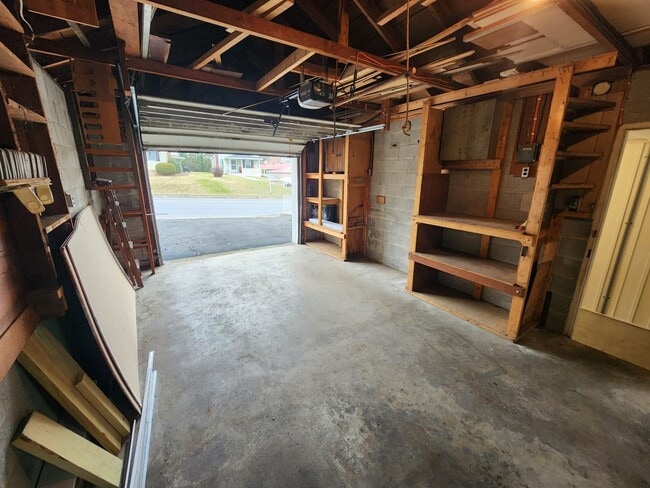Building Photo - Remodeled Single Family