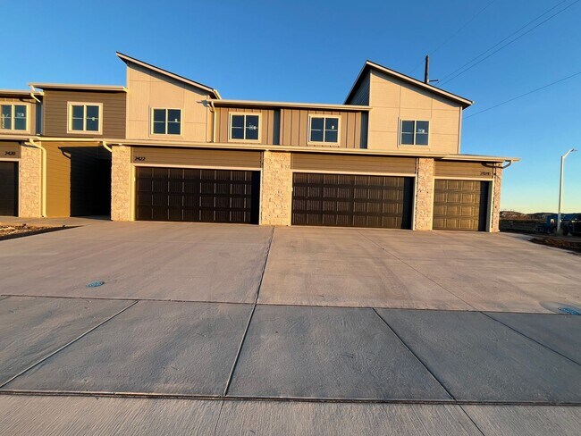 Building Photo - Newly Constructed 3 Bed/2.5 Bath Townhome in Aspen Ridge!