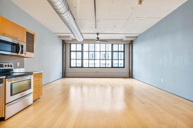 Building Photo - Stylish, south-facing 1-bdrm/1-bath loft—$...