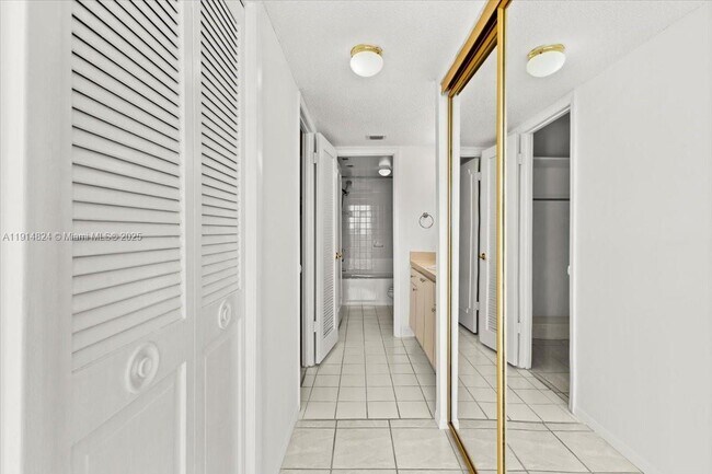 Building Photo - 18011 Biscayne Blvd