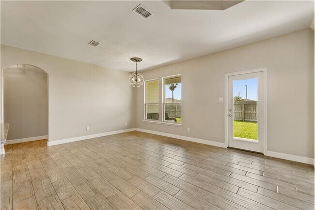 Building Photo - 7721 Dove Holw Dr