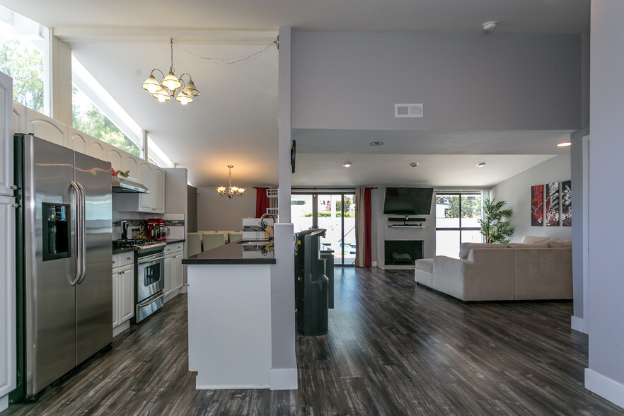 Building Photo - 6345 Jumilla Ave