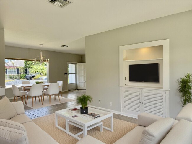 Building Photo - 206 Russlyn Dr