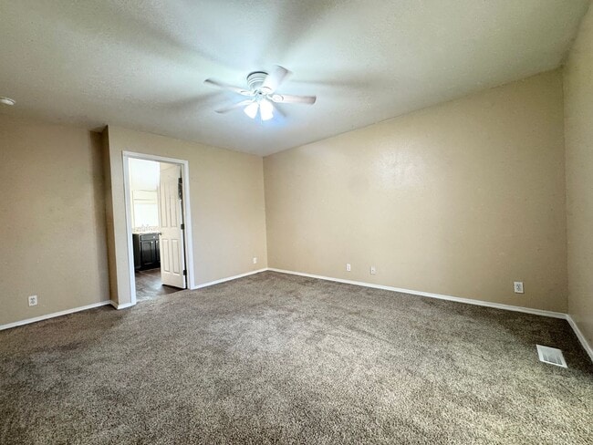 Building Photo - Modern and Updated 3bd/2b Home for Rent in...