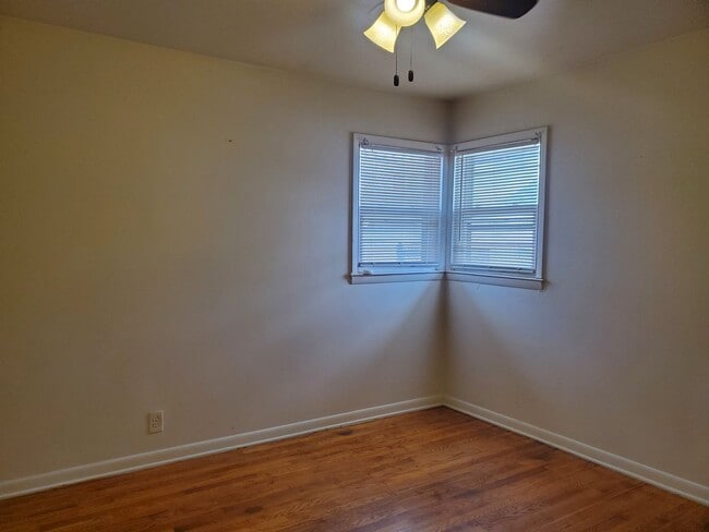 Building Photo - 3 Bedroom Single Family Ranch Home