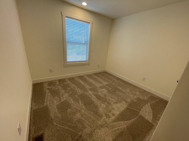 Building Photo - 5427 Edgewood Ln