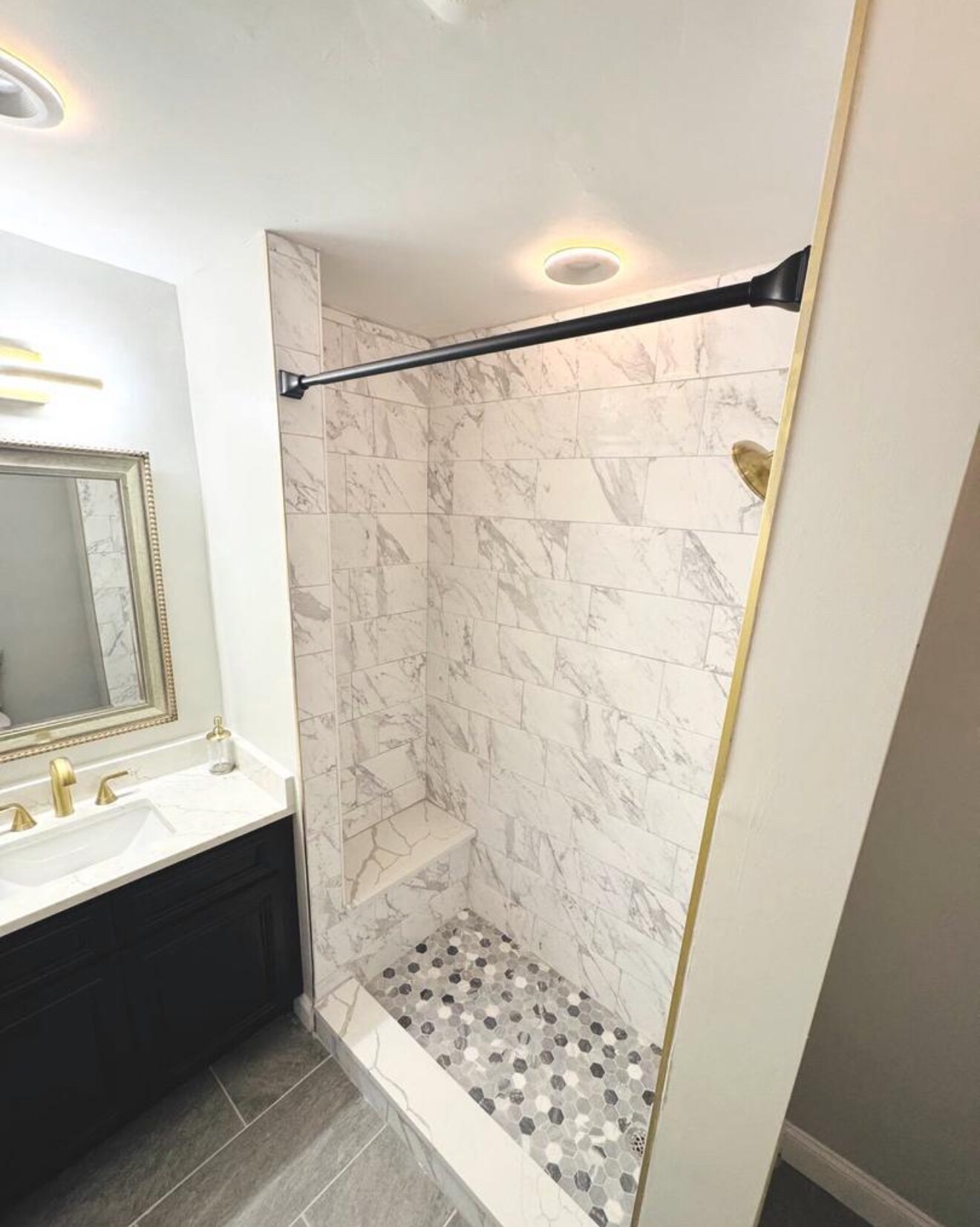 Master bedroom bathroom - 1402 W Saratoga St