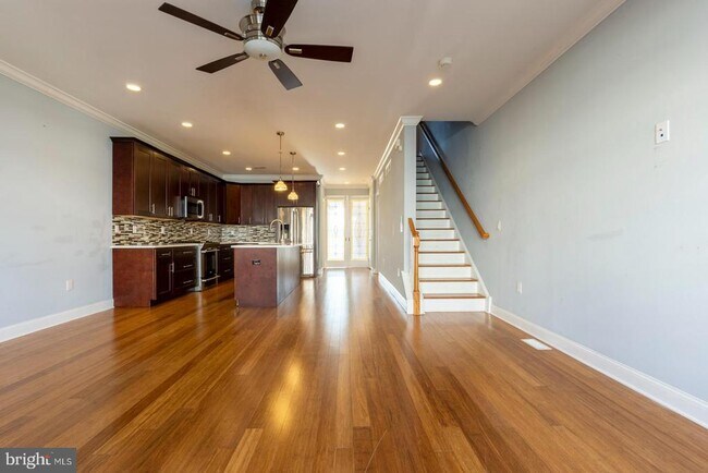 Building Photo - 153 Levering St