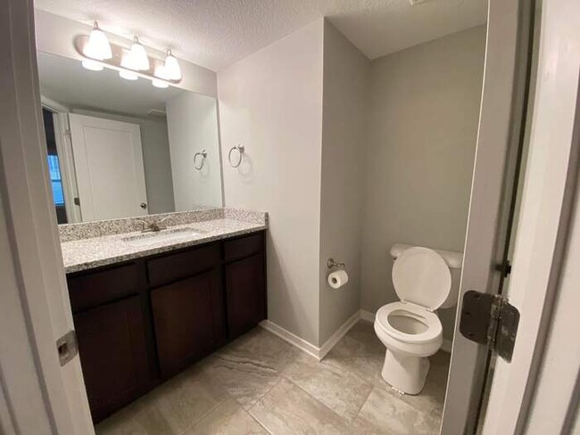 Building Photo - 203 Burr Oak Ct
