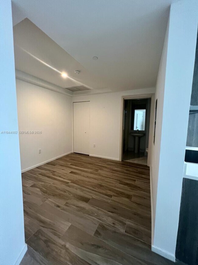 Building Photo - 801 S Miami Ave