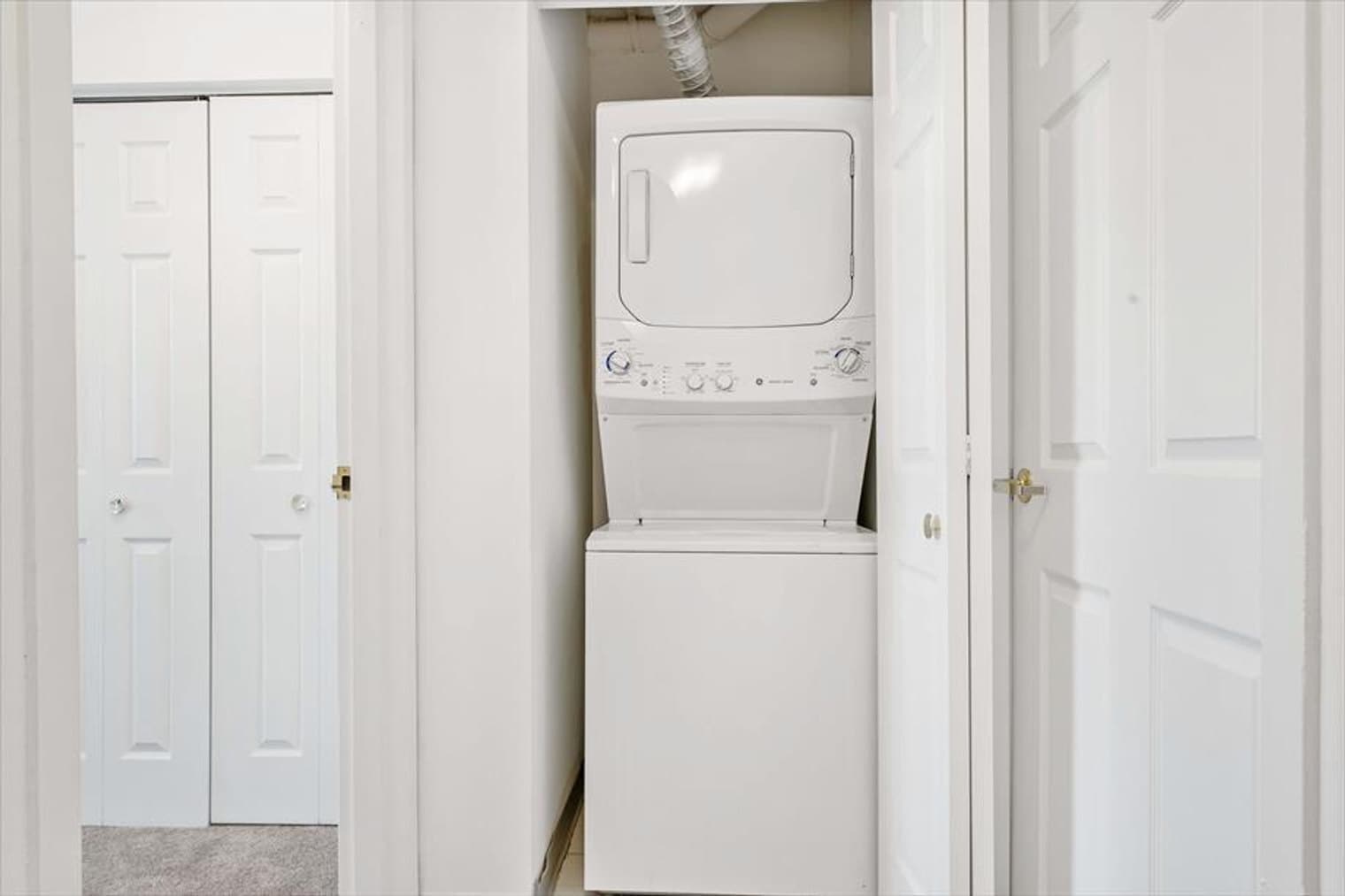 Building Photo - 330 River St