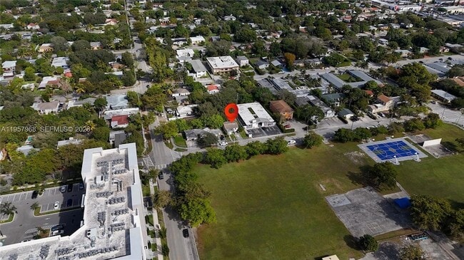 Building Photo - 1215 NE 127th St