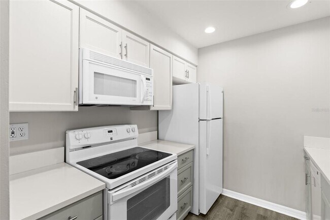 Building Photo - 350 79th Ave N
