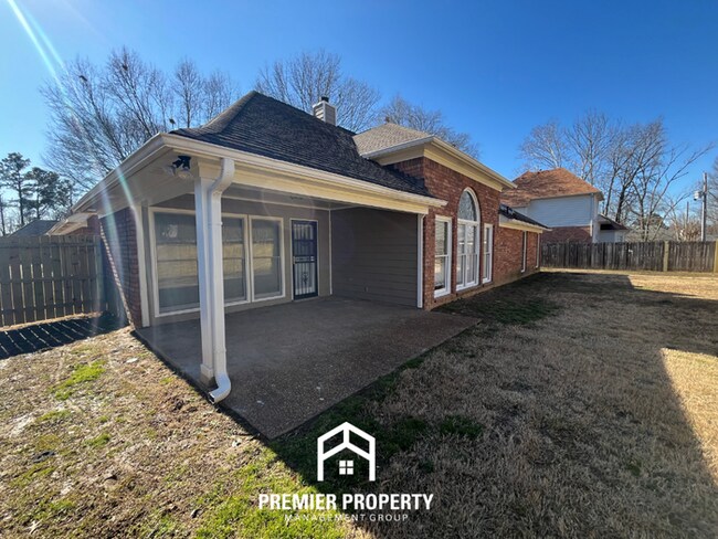 Building Photo - 8374 Kings Trail Cove