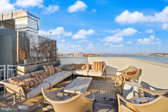 Building Photo - 925 N Fairfax St