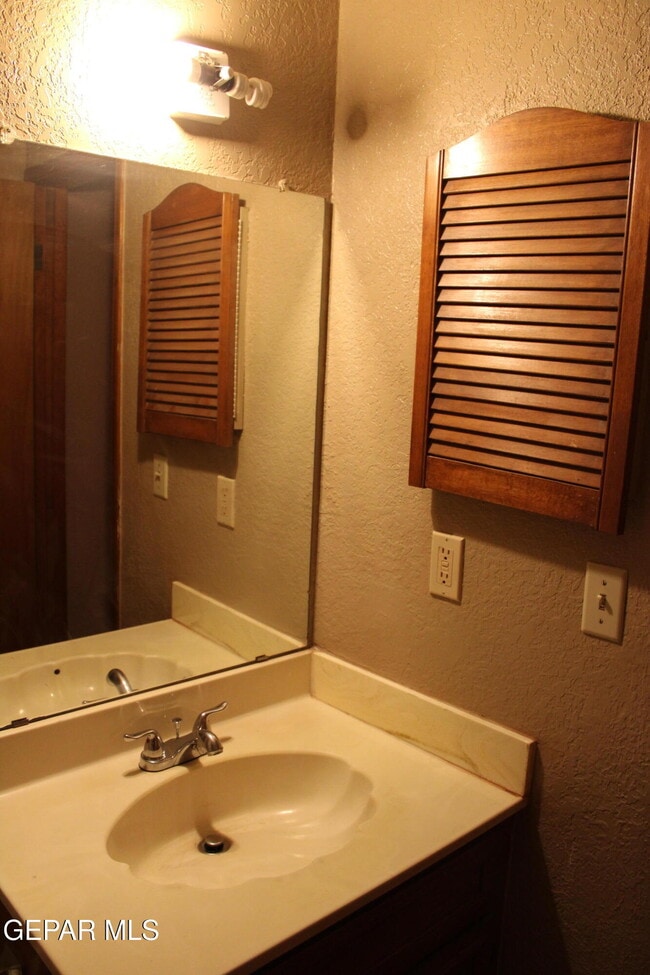 Building Photo - 1528 Sierra De Oro Dr