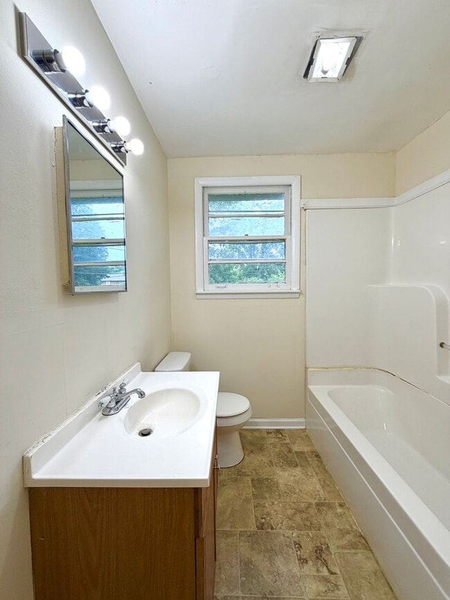 Building Photo - 221 Mills Dr