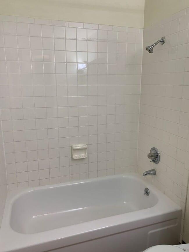 Building Photo - 1ST MONTH SPECIAL, 1/2 OFF!!! 2 Bed, 1 Bat...