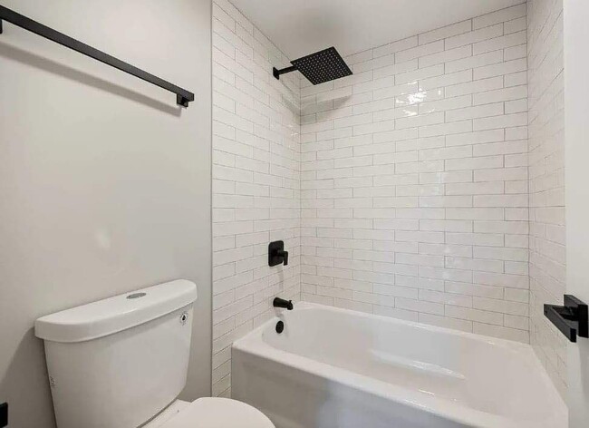 bathroom - 1032 Denham Pl